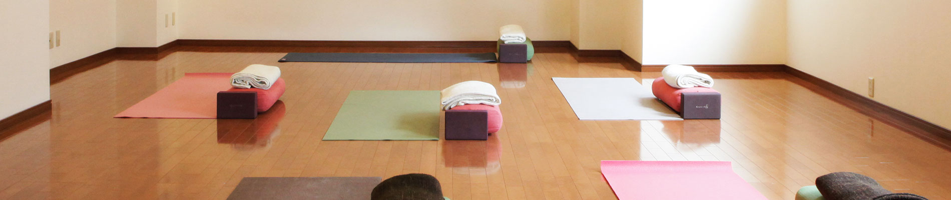 yogaインストラクター養成講座メインイメージ